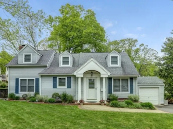 45 Elmwood Dr, Livingston Twp., NJ 07039