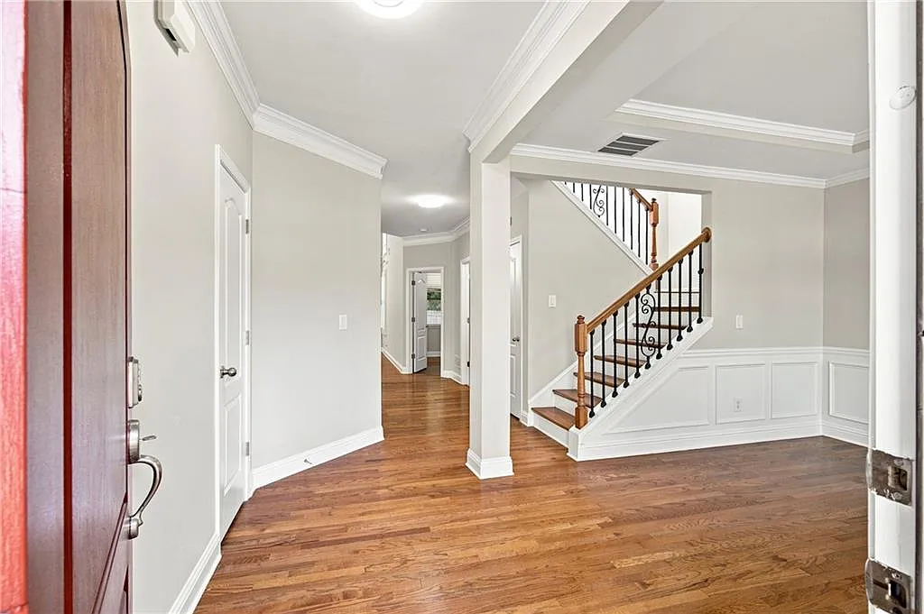 4 bed, 3.0 bath, 2904 sqft, $2,995 — Photo 4
