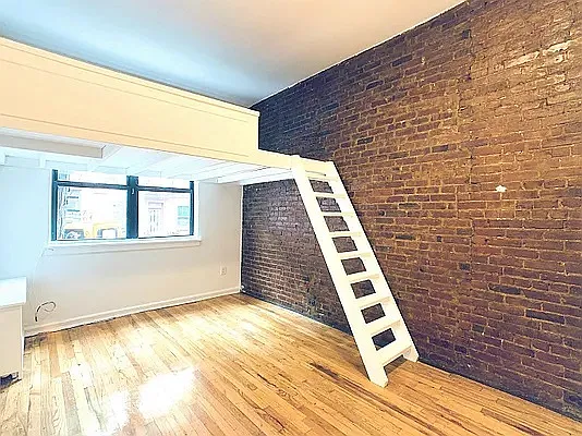 Rented by City Connections Realty | media 2