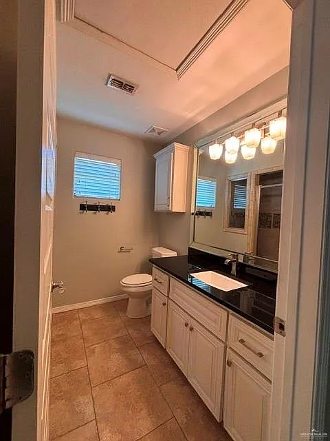 4 bed, 3.0 bath, 1953 sqft, $2,500 — Photo 4