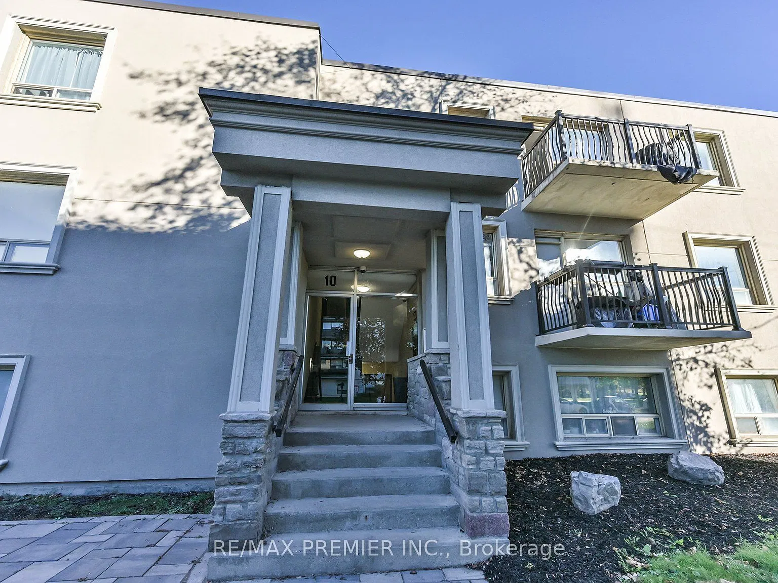 10 Ellison Ave — Photo 1