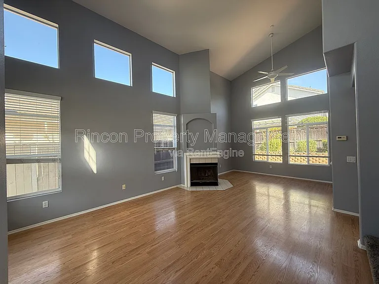 4729 Ellington St — Photo 2