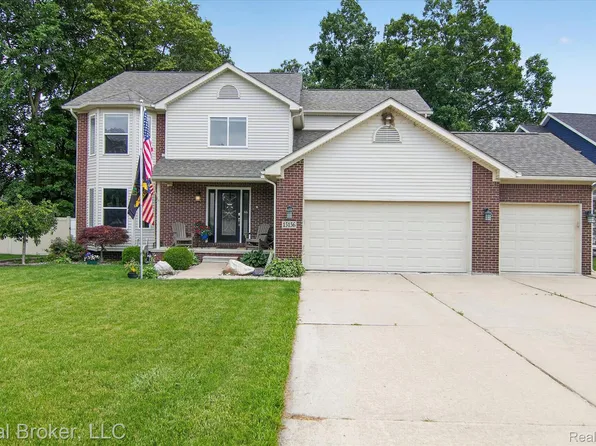 15156 Oak Valley Ln, Monroe, MI 48161