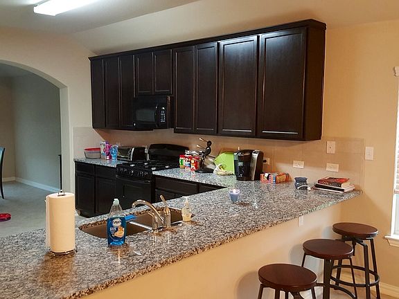 4th image of 404 Carol Dr