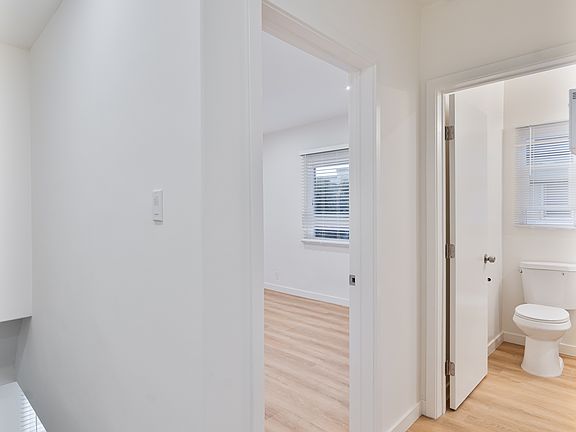 5th image of 223 W Dryden St APT A