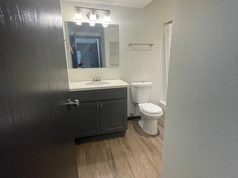 6040 Cali - Spacious 1 & 2 Units | Washer/Dryer | Private Balcony | Lots on Natural Light — Photo 26