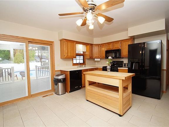 5th image of 3731 Louise St