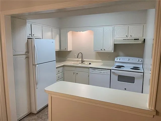 2700 Whitney Pl — Photo 3