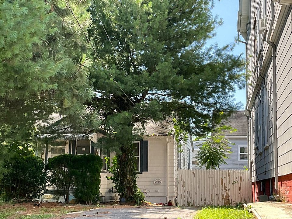 2nd image of 295 Connecticut Pl