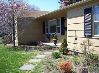 535 Namquid Dr, Warwick, RI 02888