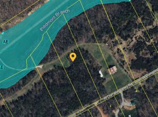 Dumplin Valley Rd, Dandridge, TN 37725