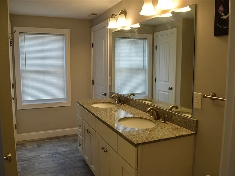142 Grove Ave — Photo 13