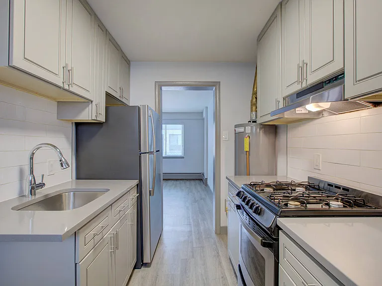Baker 12 — Photo 3