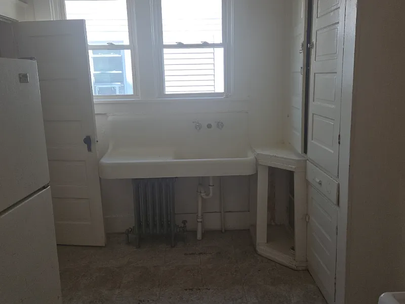 678 Strong Ave — Photo 3