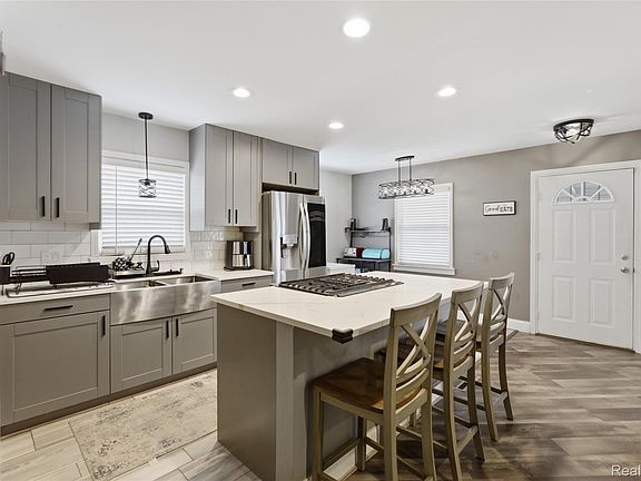 4th image of 20522 Tracey St