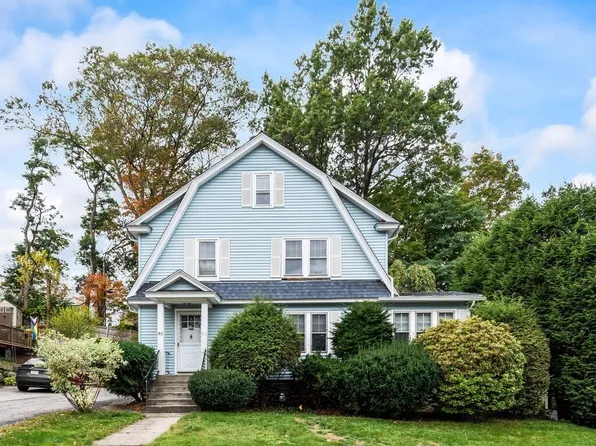 83 Commodore Rd, Worcester, MA 01602