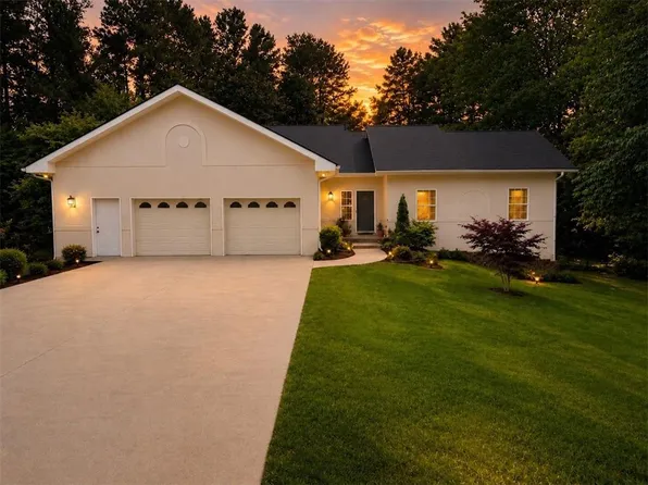 8993 Dornoch Cir, Winston, GA 30187