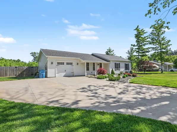 786 Judson Rd, Norton Shores, MI 49456