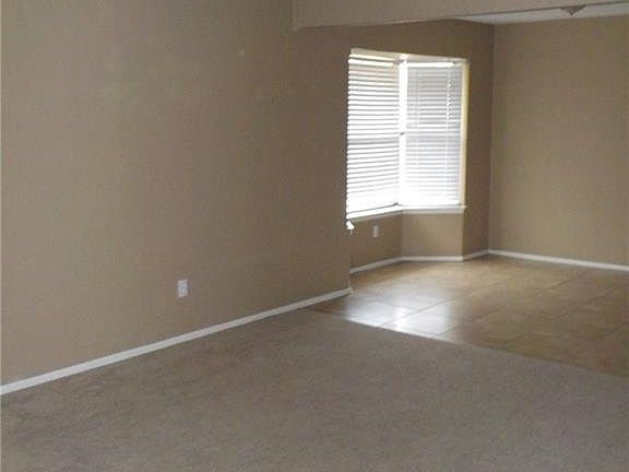 2nd image of 2501 Lemmontree Ln