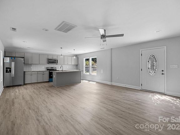 5th image of 910 5th Ave