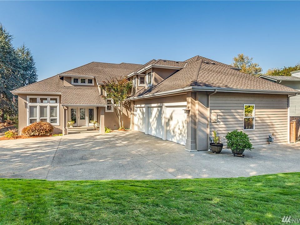 Meticulously-maintained home with Puget Sound view!