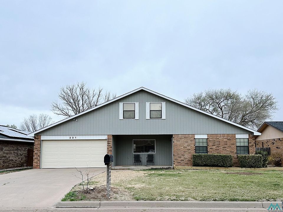 1st image of 221 Chanticleer Pl