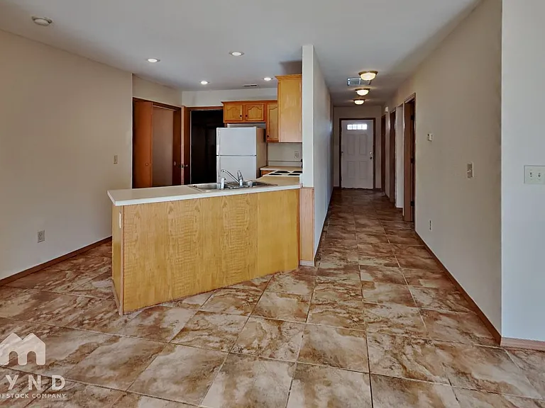 1120 S Clifton Ave — Photo 7