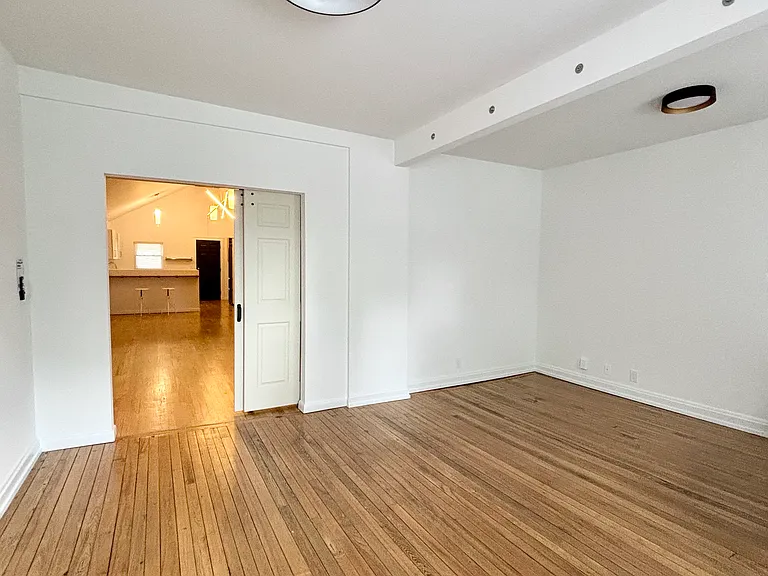 2308 W 11th St — Photo 9