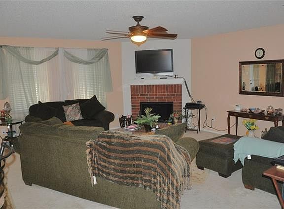 4th image of 1212 Candler Dr