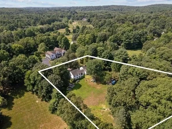 17 Everett St, Sherborn, MA 01770