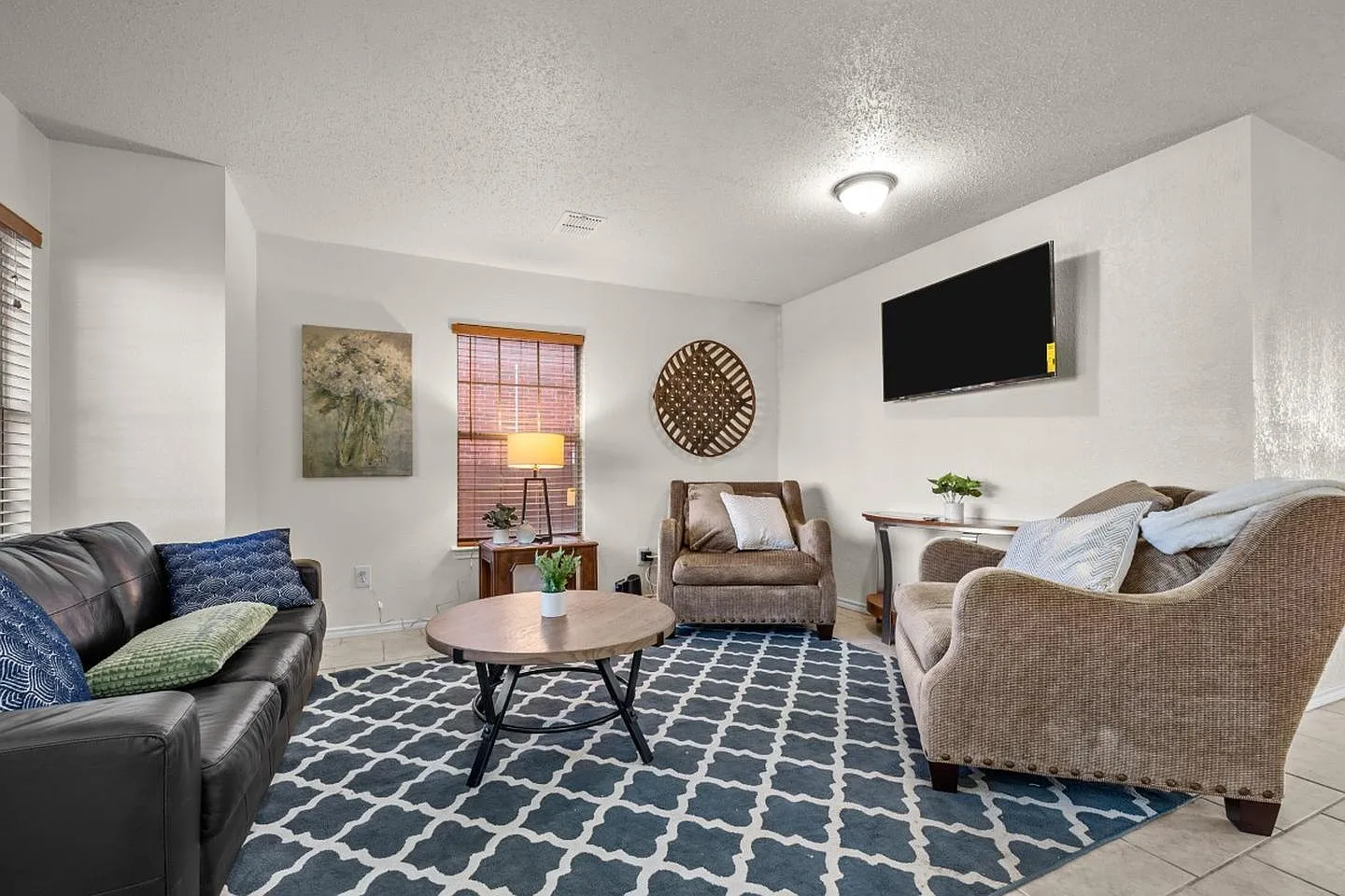 Stylish Arlington retreat minutes from Joe Pool Lake and shopping — Photo 1