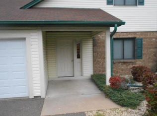 967 Heritage Ct E, Vadnais Heights, MN 55127