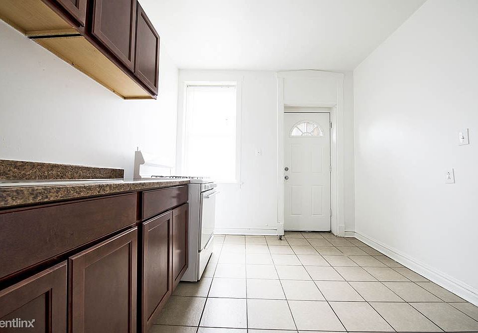 8001 S May St Apartments Chicago Kitchen_02