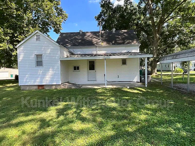 3 bed, 1.0 bath, 1200 sqft, $875 — Photo 2