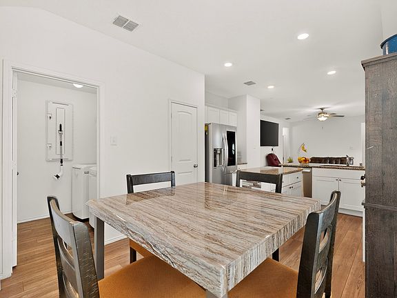 4th image of 4023 Fairmont Ln