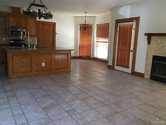 3rd image of 216 E Xenops Ave