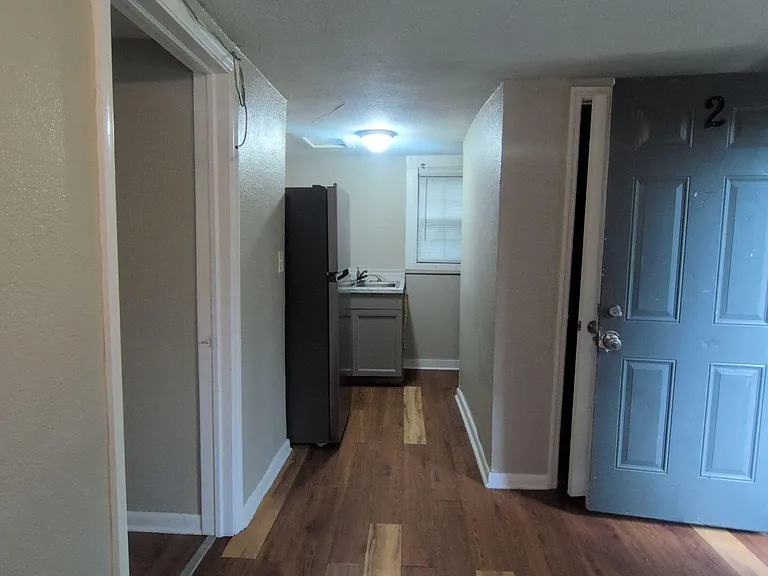1551 W 33rd St #2 — Photo 7