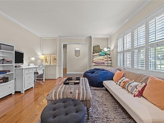 3rd image of 212 Foster Dr