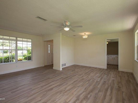 5th image of 811 Wells Dr
