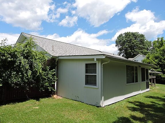 3rd image of 311 Parkwood Dr