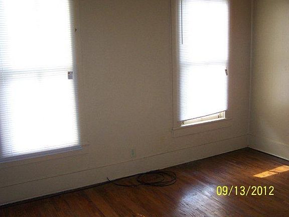 2nd image of 518 1/2 Crawford St