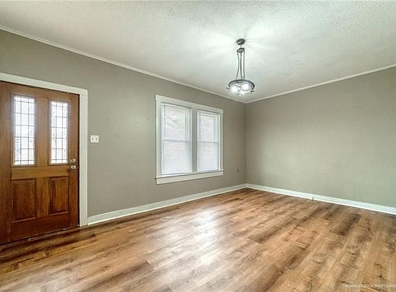 3rd image of 4011 Evergreen St