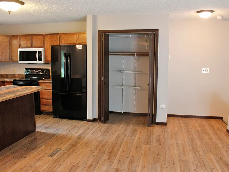 1421 Orchard Dr — Photo 11