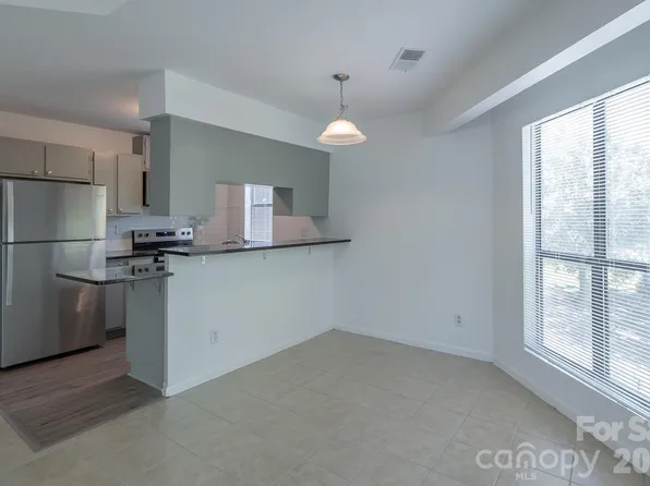8216 Cedar Glen Dr, Charlotte, NC 28212