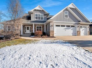 905 Red Fox Dr, Green Bay, WI 54313