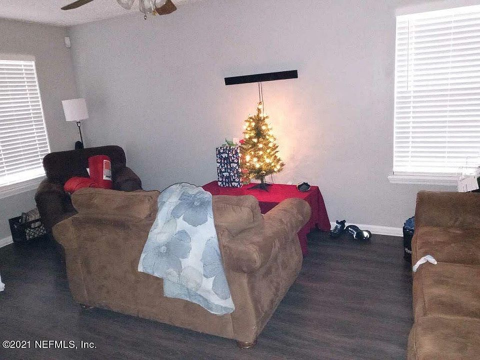 2nd image of 2030 Woodside St