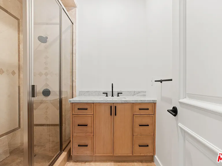520 N Palm Dr — Photo 8