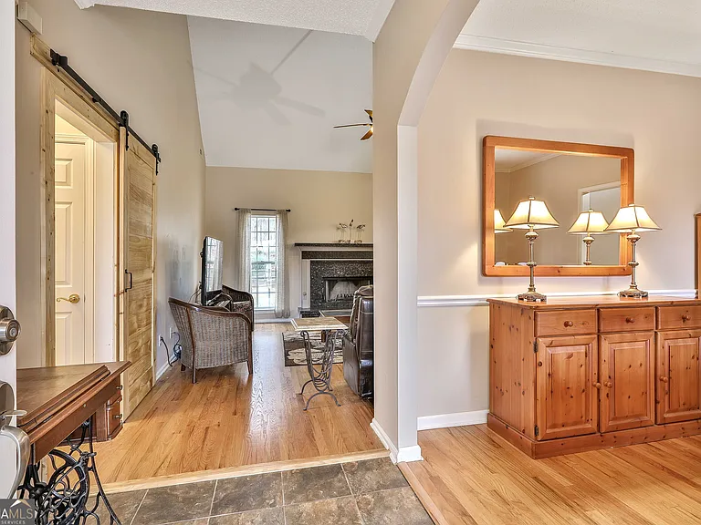 20 Grange Way — Photo 3