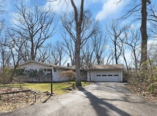 220 Mulberry Way, Franklin Lakes, NJ 07417