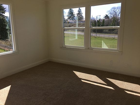4th image of 74 Idaho St